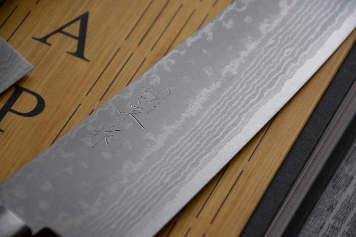 Etsu Village Damascus Santoku Black 170mm (6.7") - Image 4