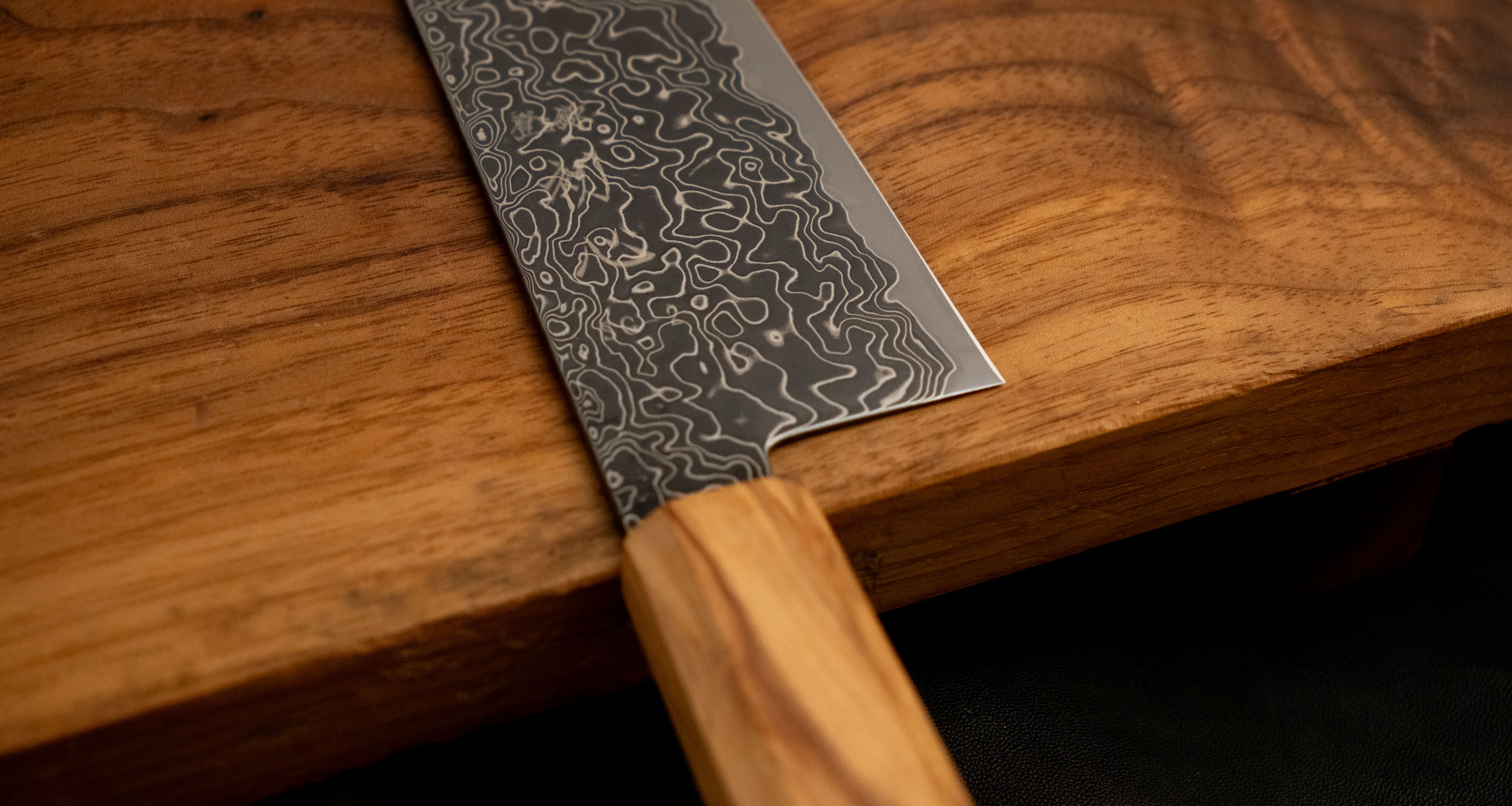 Hatsukokoro Mercury Kiri-Gyuto Kurozome Damascus 210mm (8.3") [Mono Olivewood] - Image 5