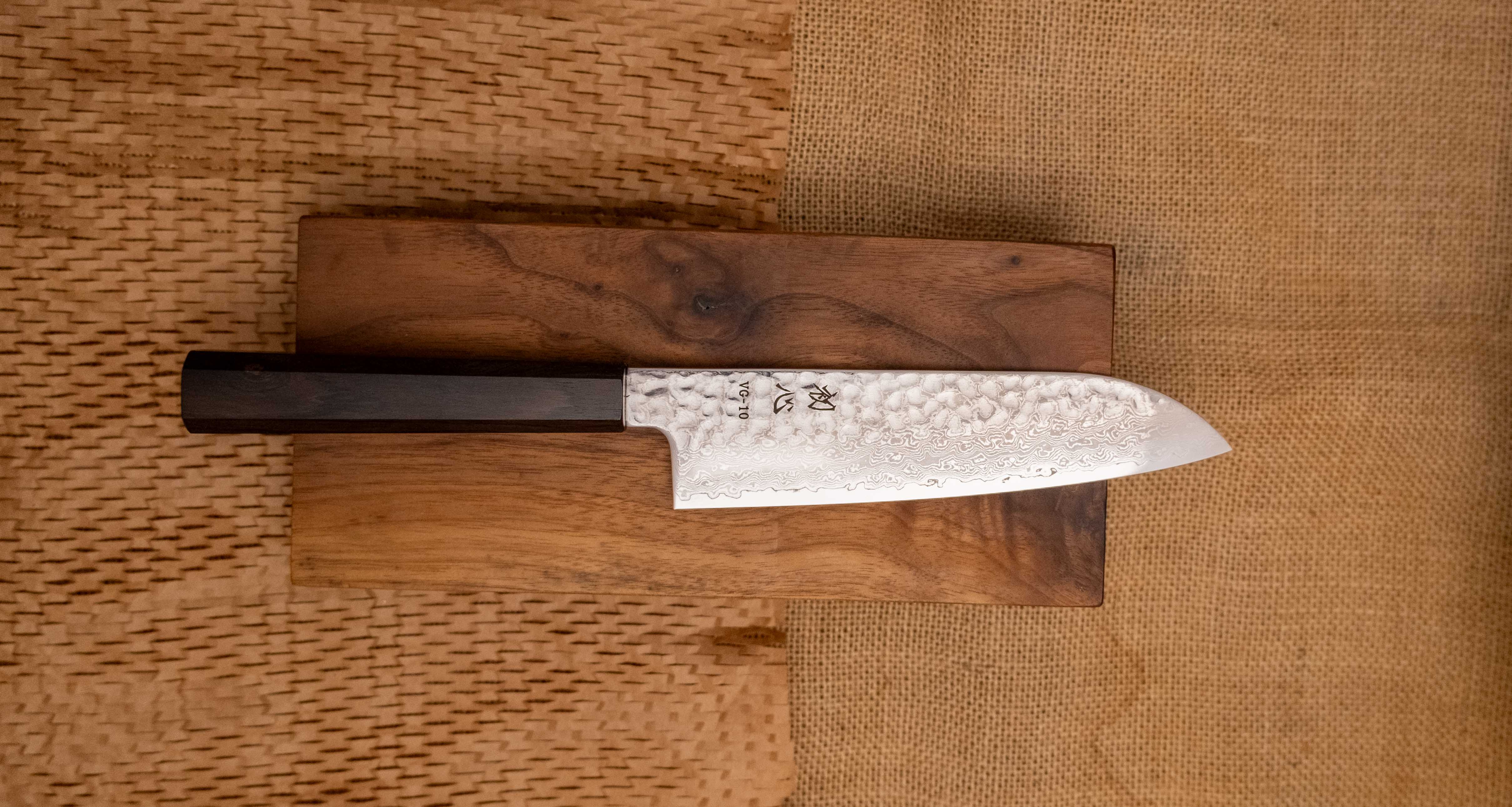 Hayabusa Santoku VG-10 Tsuchime Damascus Ebony 180mm (7.1") - Image 4