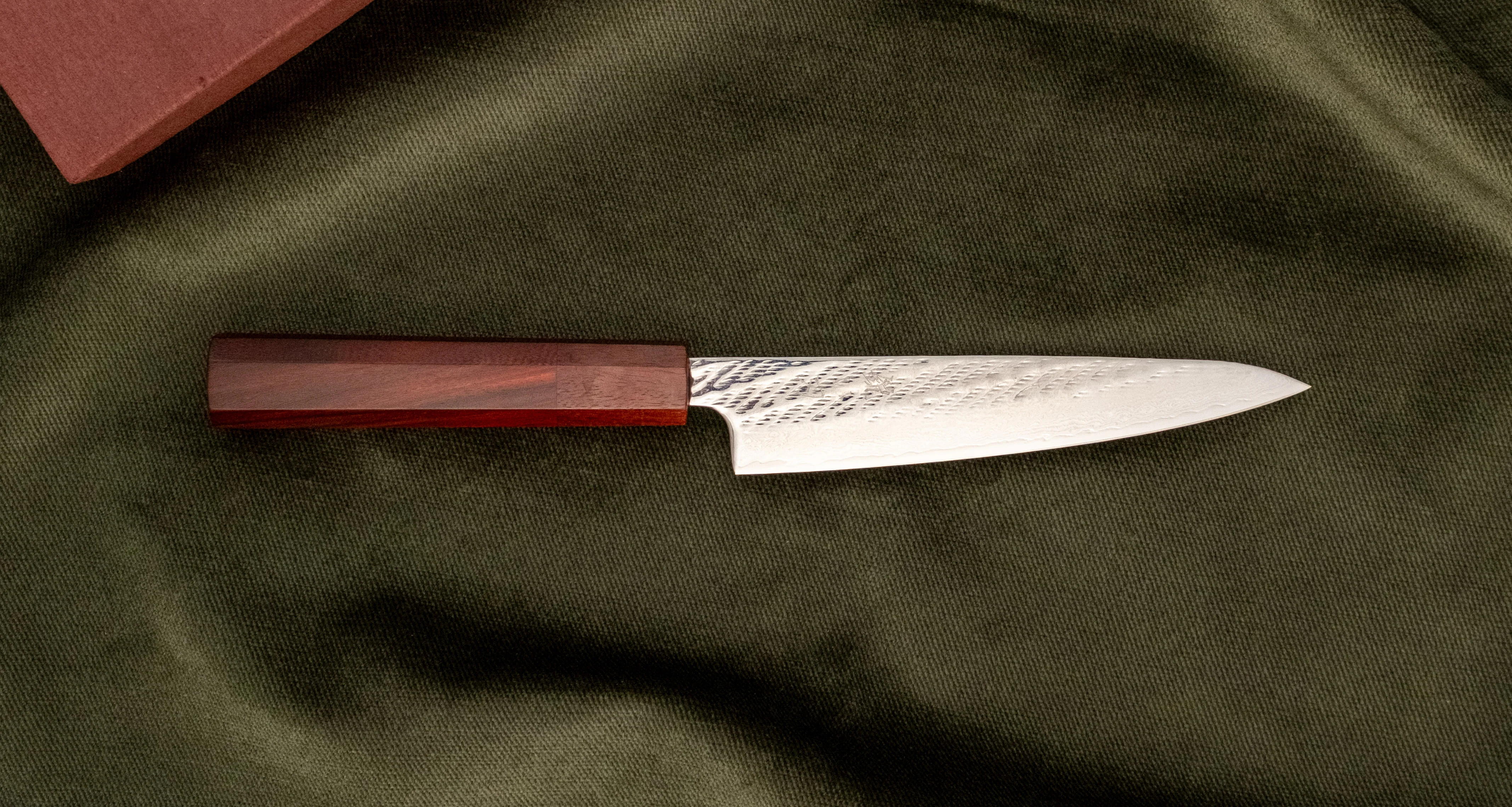 Hokiyama Petty Ginsanko Nawame Damascus 135mm (5.3") [Kaotan/Rosewood] - Image 4