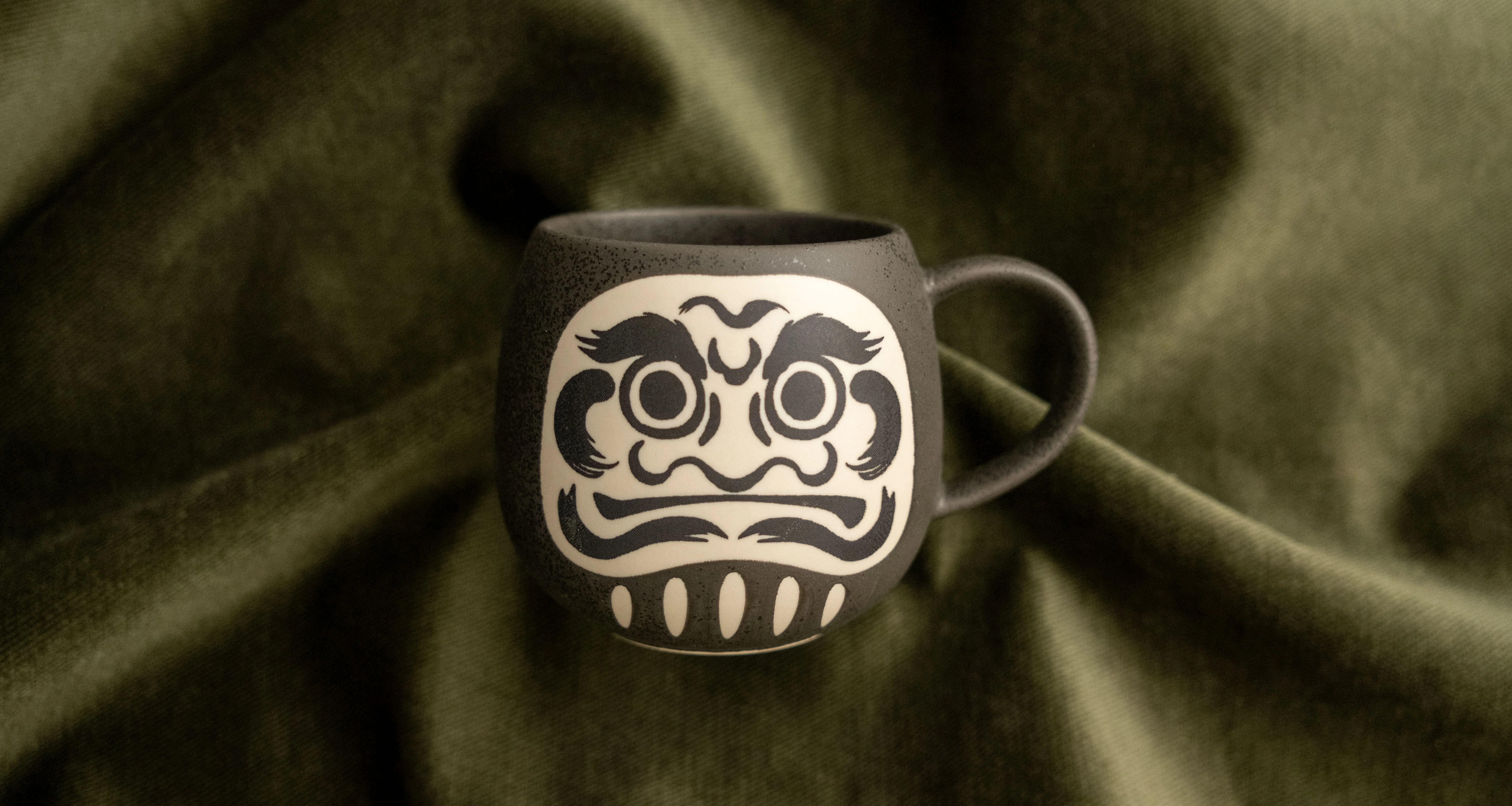 Mino Japanese Daruma Mug [black] - Image 4