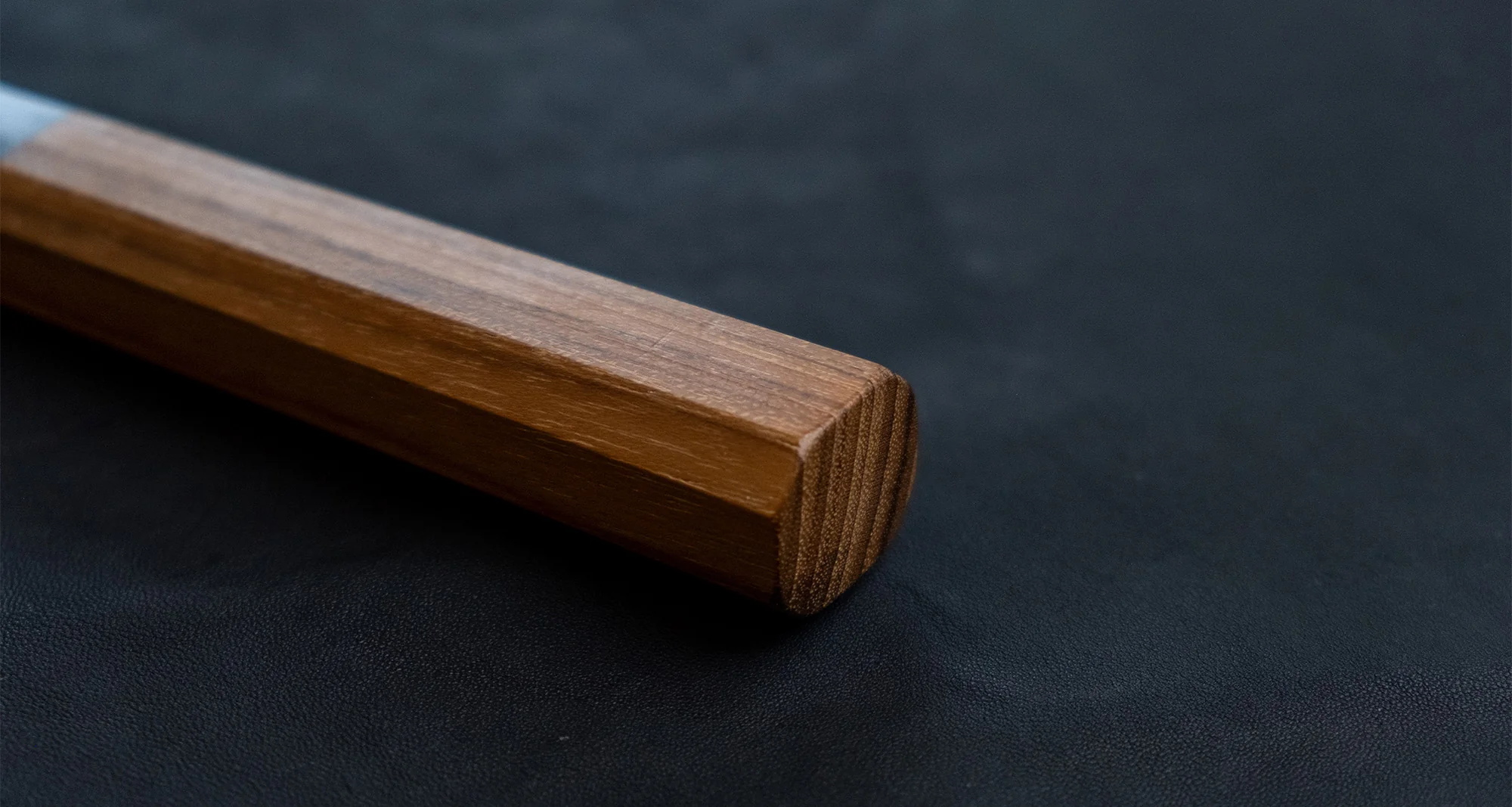 Nigara Kurozome Kiritsuke Yanagiba Aogami #2 Damascus 240mm (9.4") - Image 11