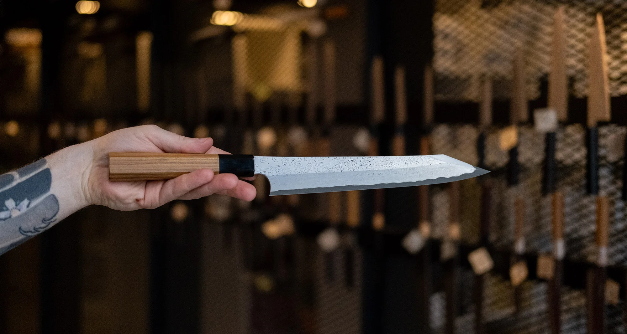 Nigara Kurozome Kiritsuke Yanagiba Aogami #2 Damascus 240mm (9.4") - Image 4