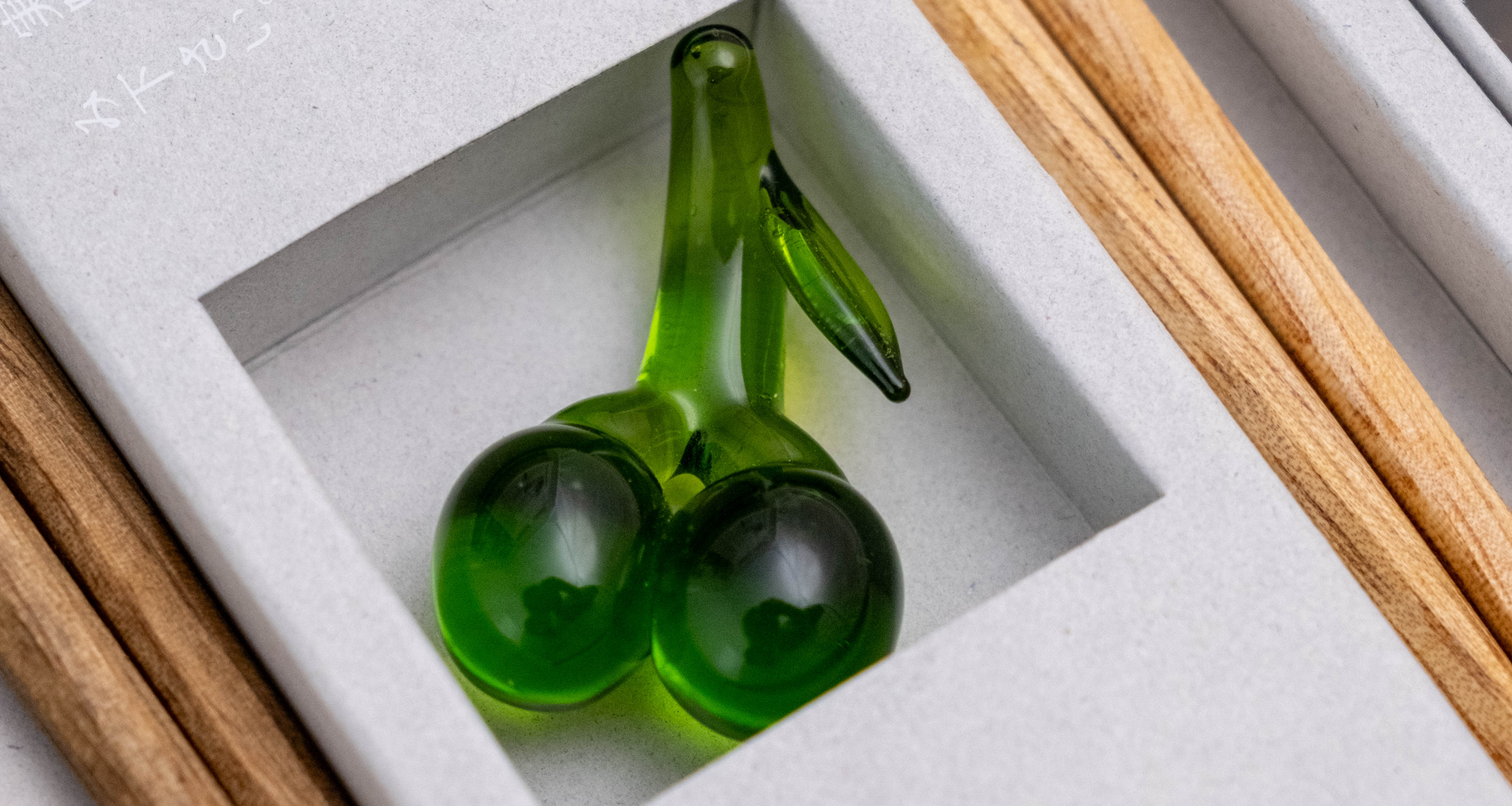 Tetoca Persimmon and Olive Wood Chopstick Gift Set - Image 4