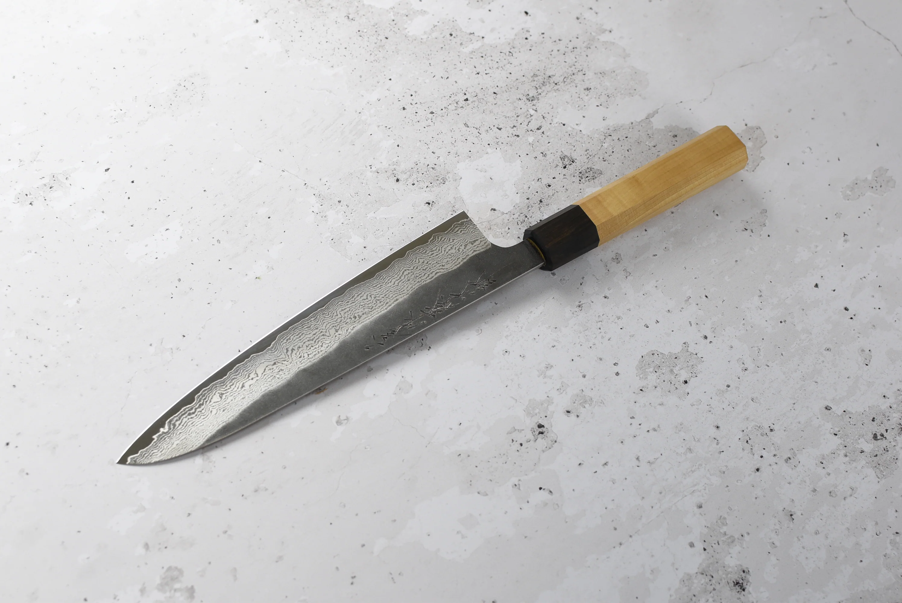 Tojiro Gyuto Atelier VG-10 Kuro-uchi Damascus 210mm (8.3") - Image 4
