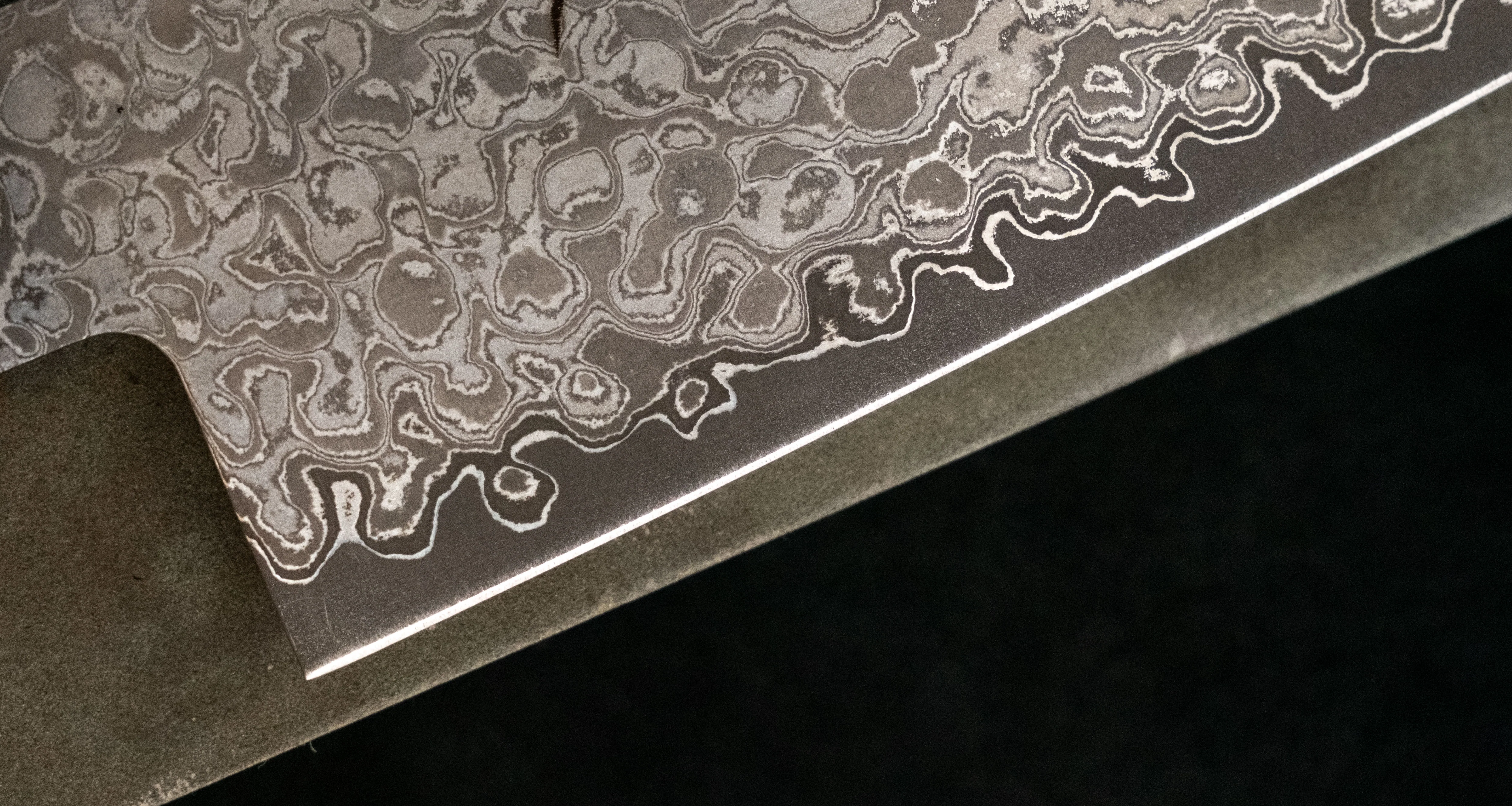 Tsunehisa Santoku Damascus AUS-10 185mm (7.3") - Image 6