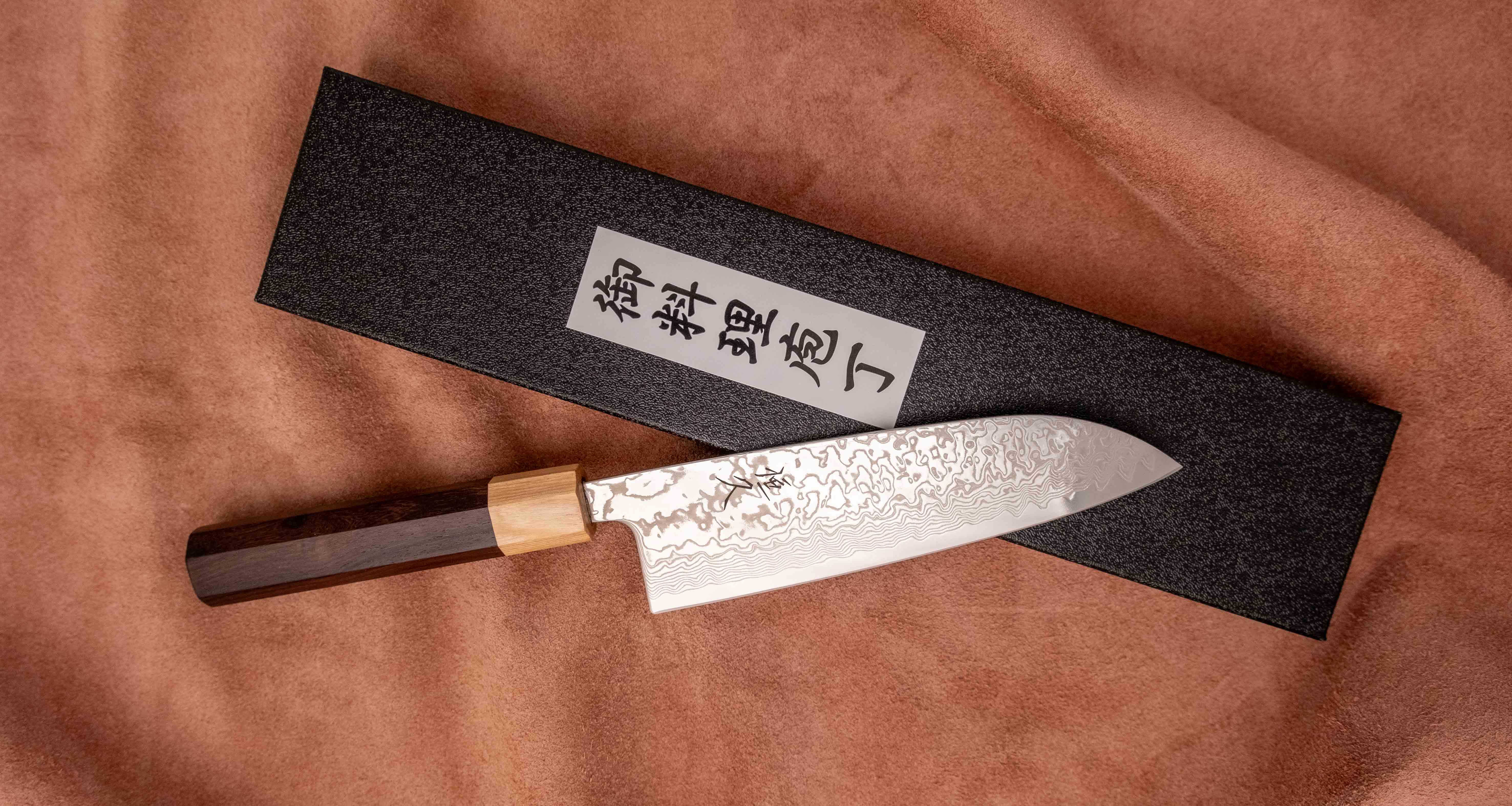 Tsunehisa Santoku SLD Damascus 165mm (6.5") [Rosewood-Cedar] - Image 4