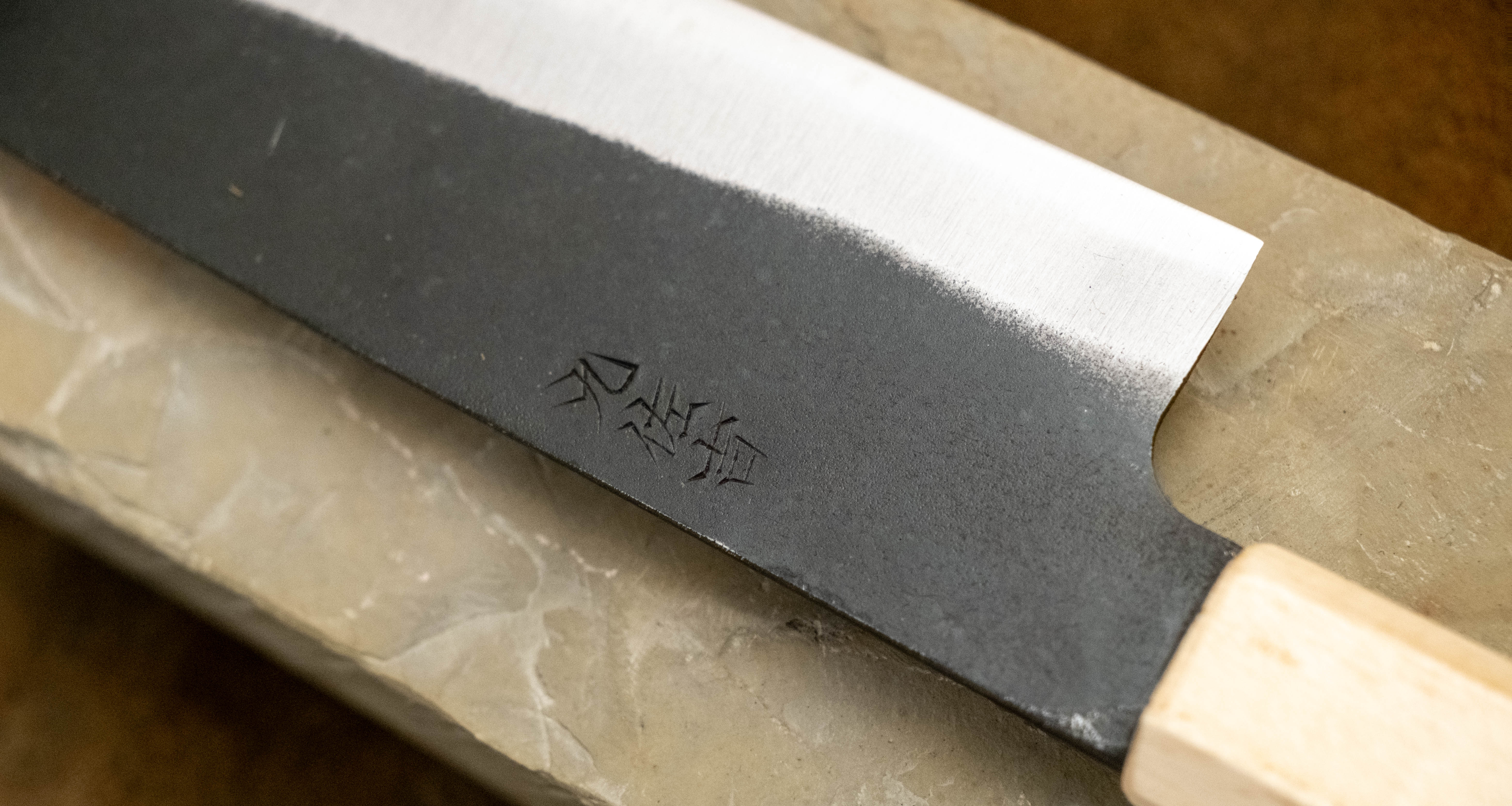 Yoshida Santoku SUJ-2 Kuro-uchi 165mm (6.5") [Rosewood-Cedar/Octagon] - Image 5