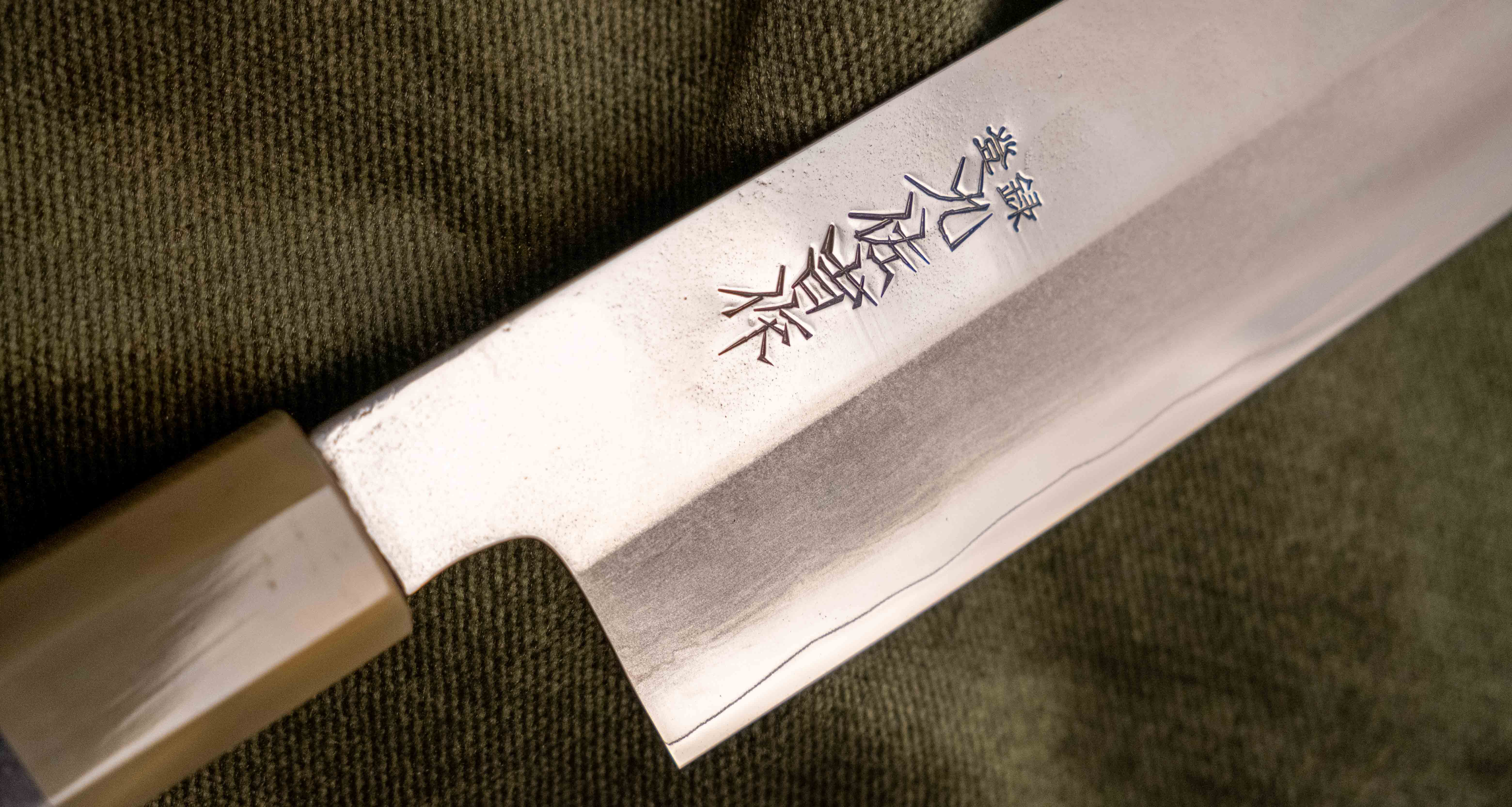 ZDP-189 Santoku Silver Ebony Blond Buffalo 180mm (7.1") - Image 4